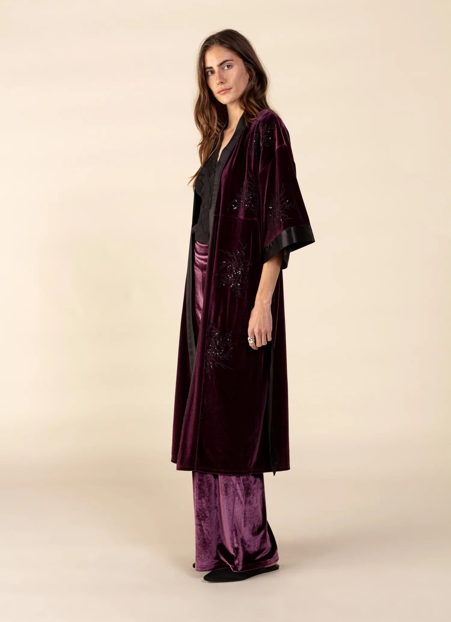 ANITA Lång broderad kimono i velour - Lila 6 - Indiska
