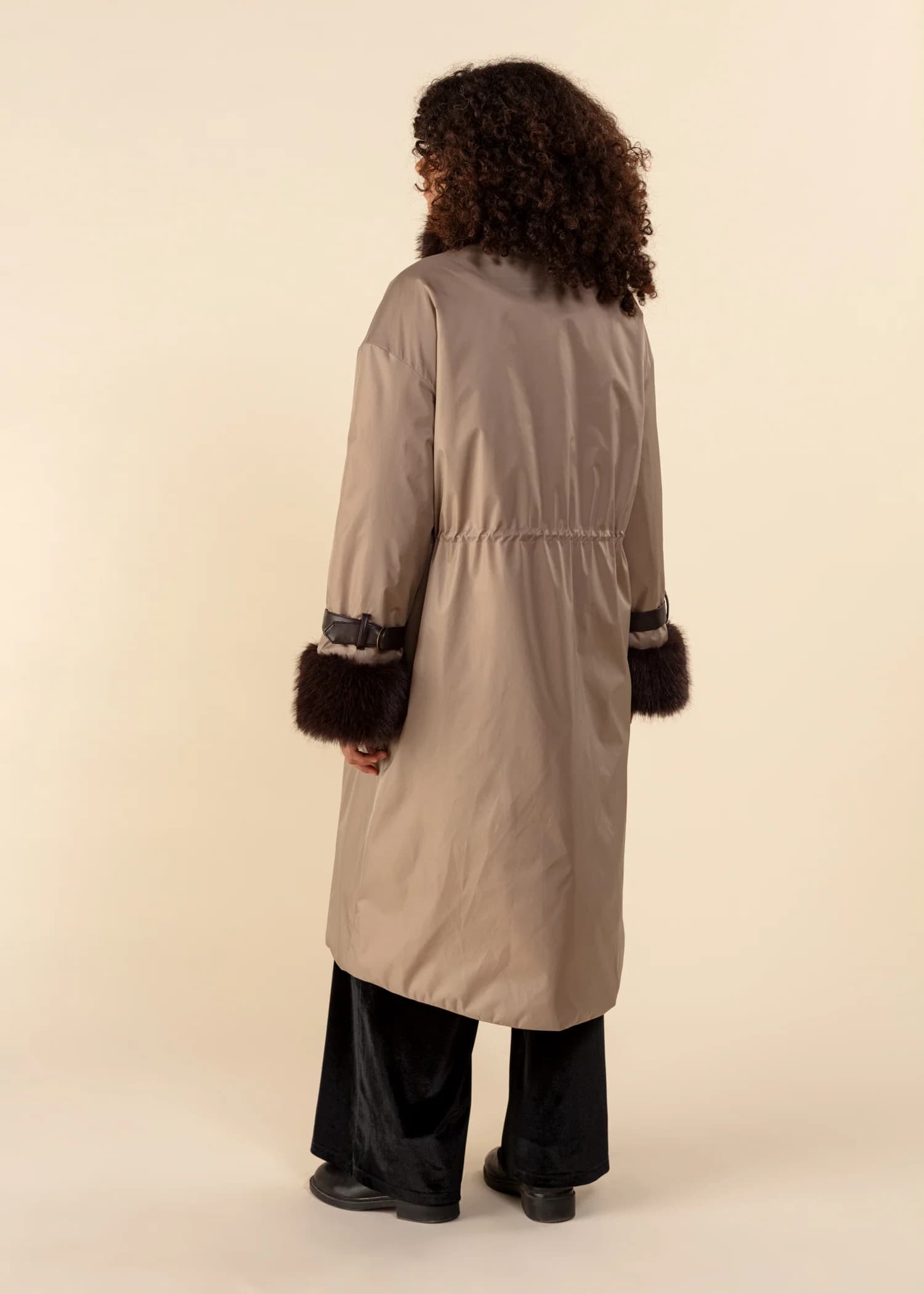 WENDY Lång parkas med fuskpäls - Beige 3 - Indiska