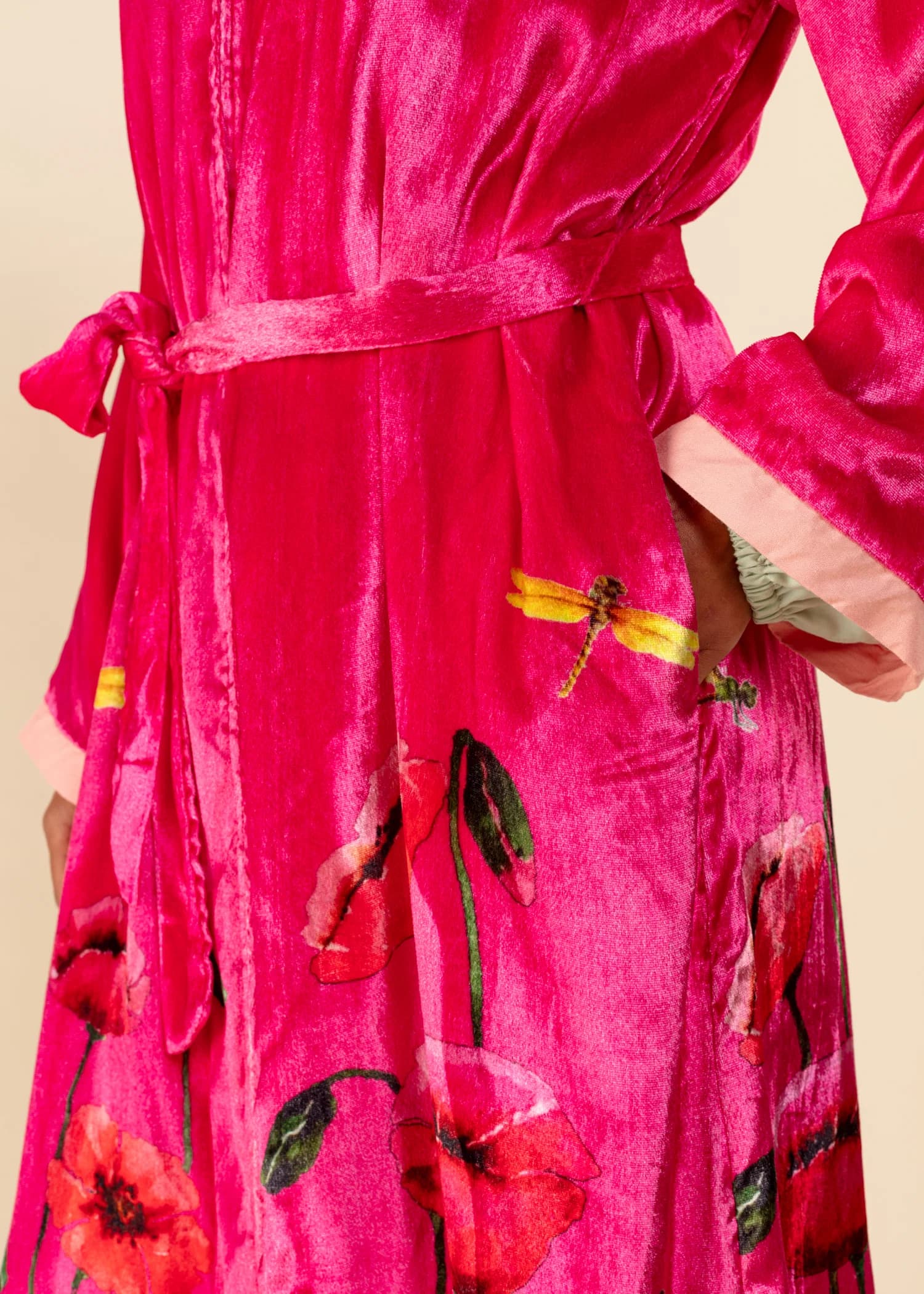 Velvet Lång mönstrad sammetskimono - Rosa 2 - Indiska