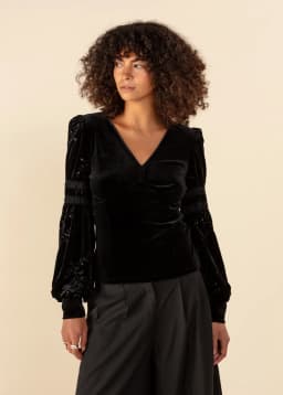 LIORA VELOUR TOP - BLACK
