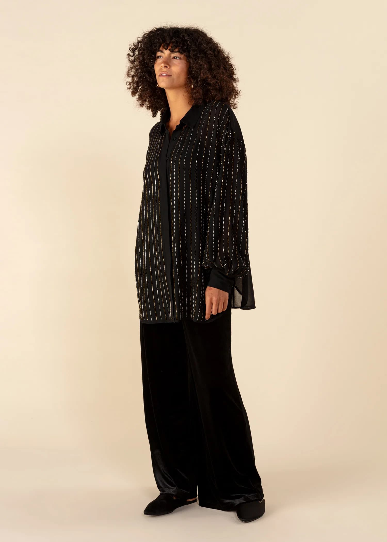 CARDI Transparent skjorta med strass - Svart 4 - Indiska