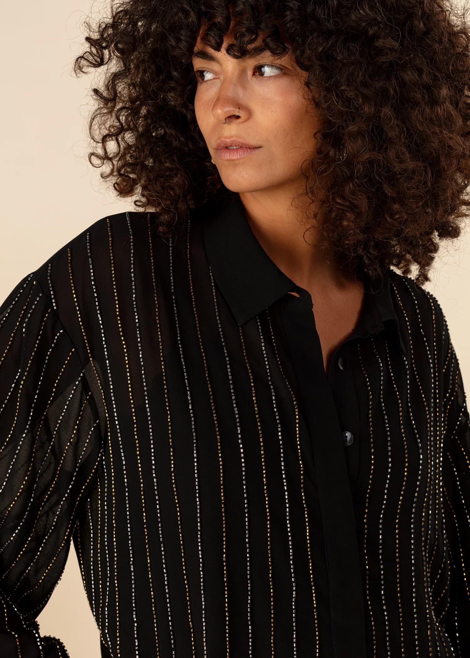 CARDI Transparent skjorta med strass - Svart 1 - Indiska