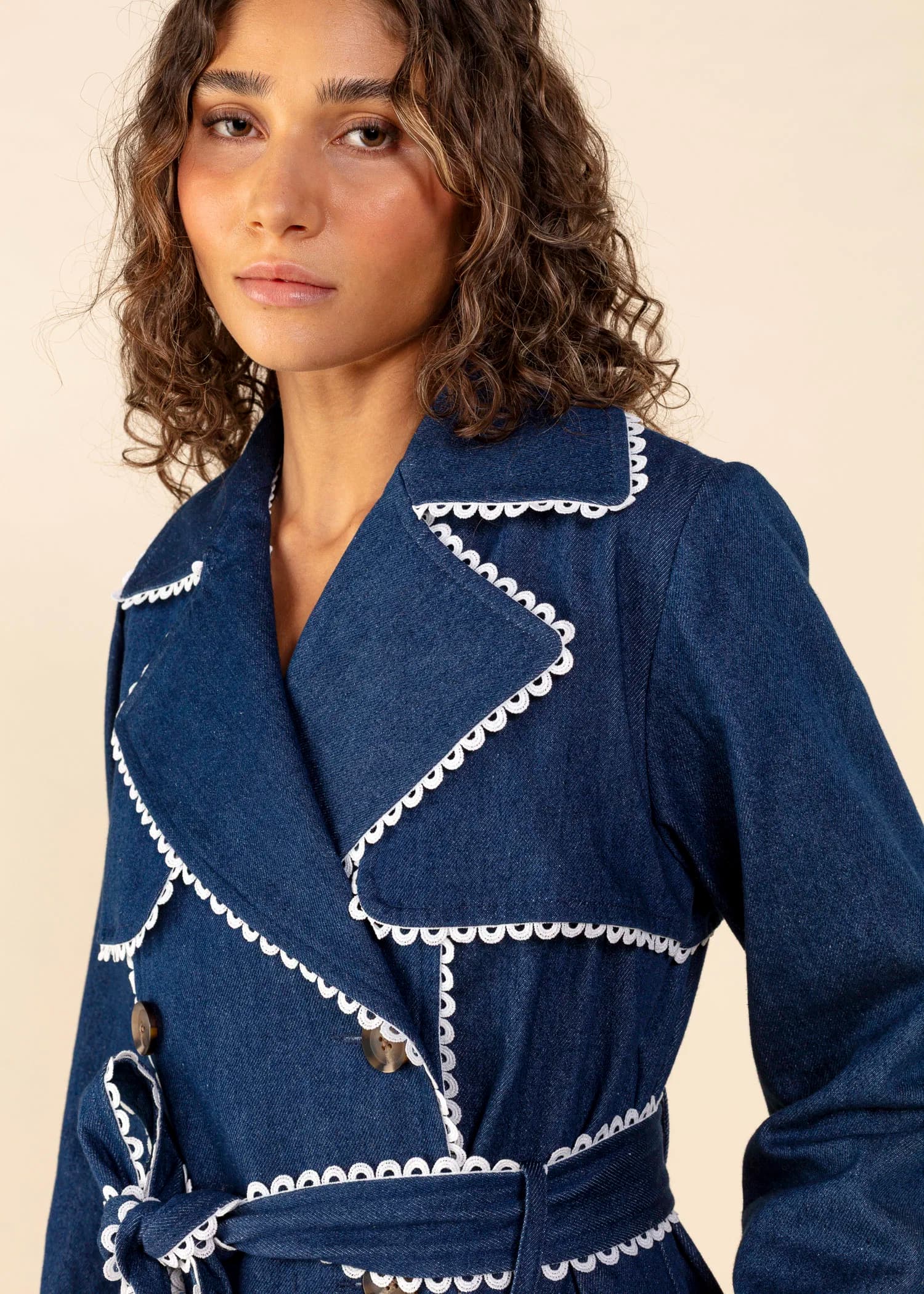 CLEOPATRA Lång trenchcoat i denim - Blå 2 - Indiska