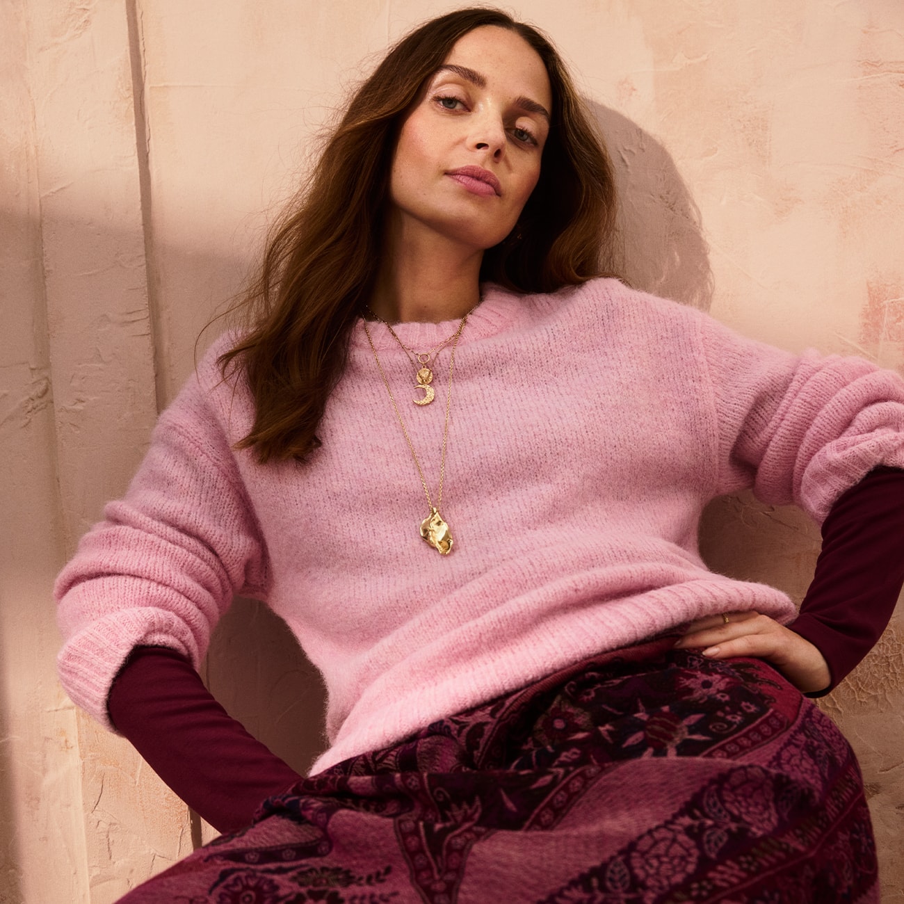 https://a.storyblok.com/f/301127/1300x1300/1c9185eb3b/rowblocksweaterpink.jpg
