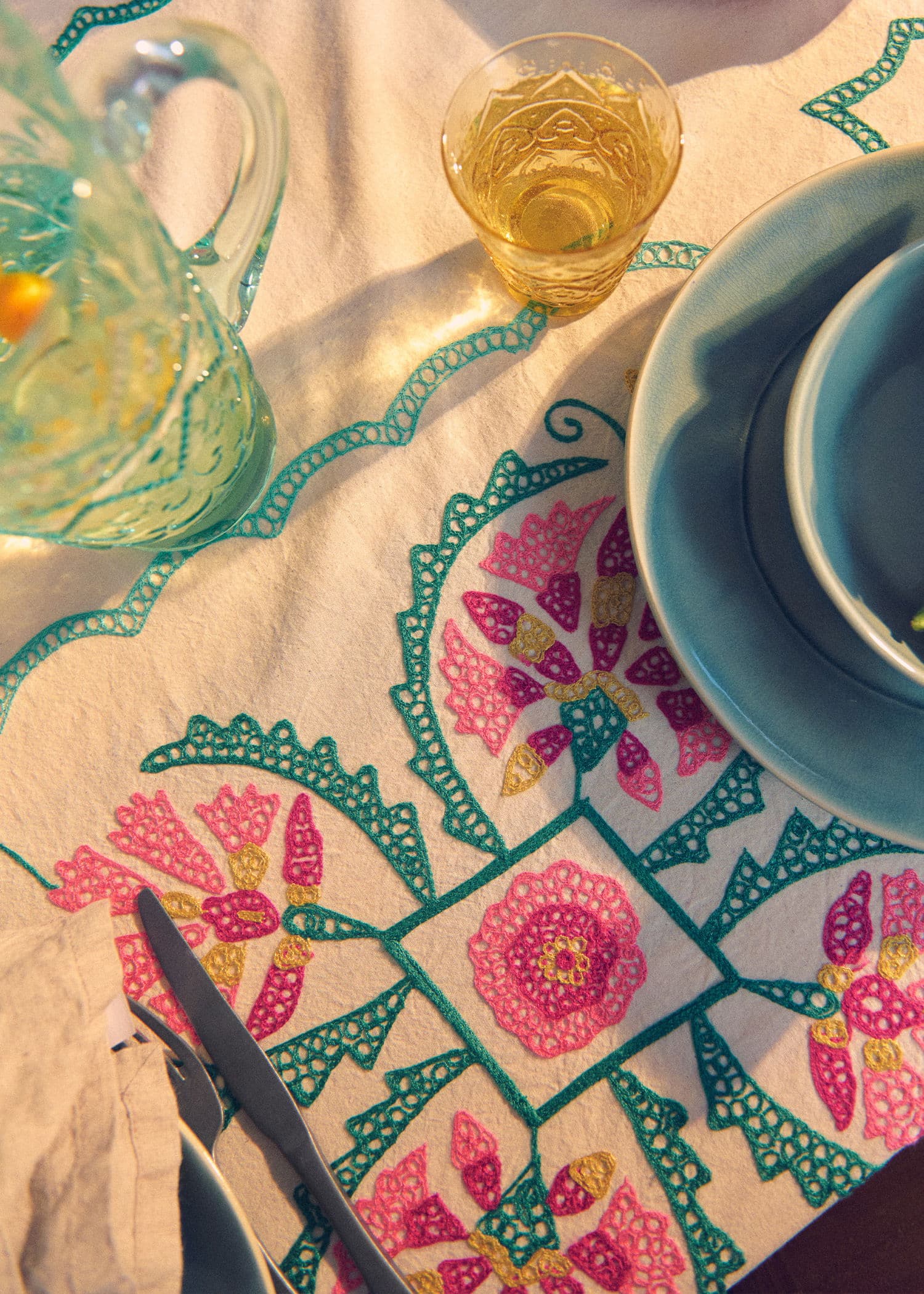 Diya Brodert bomullsduk 150x250 cm - Hvit 1 - Indiska