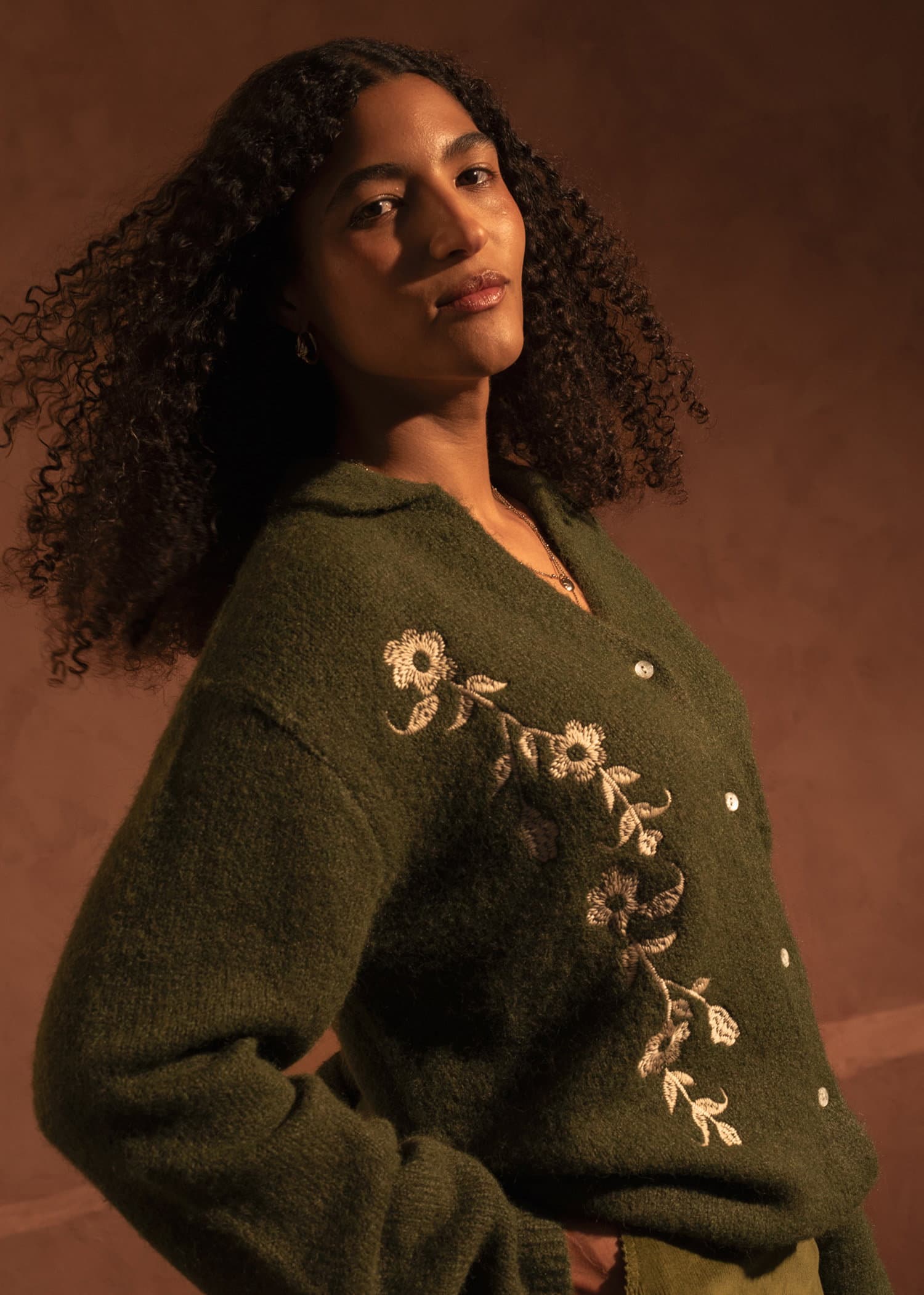 LOLA Grön broderad cardigan - Grön 1 - Indiska