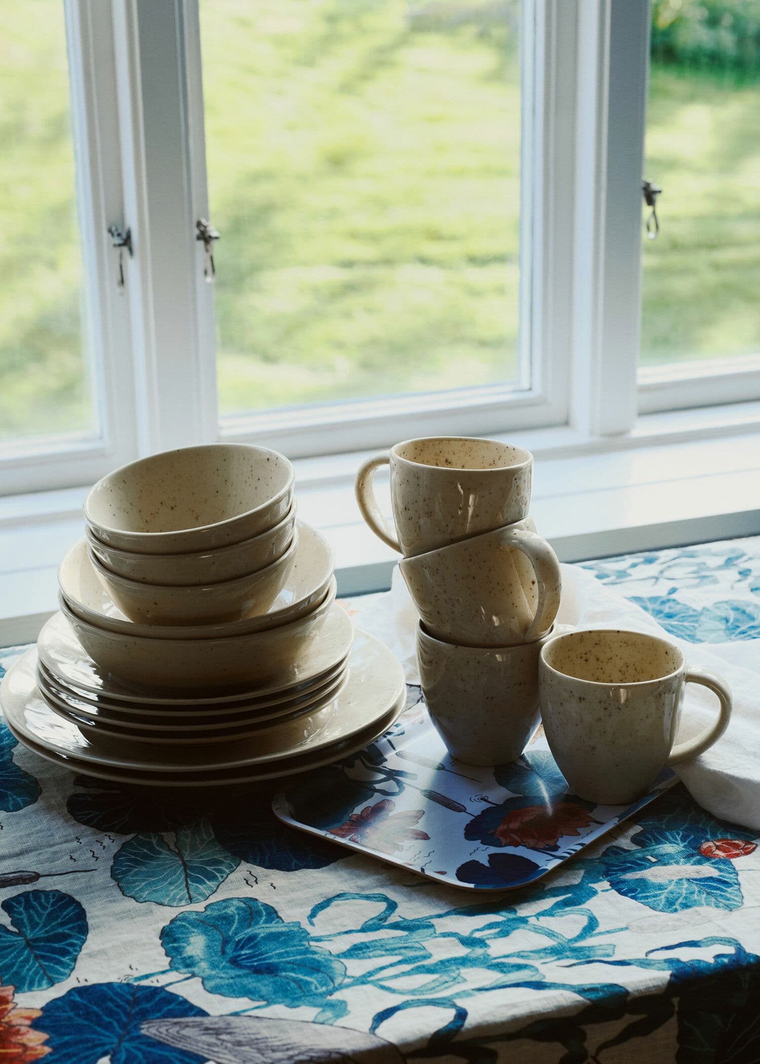 MATHILDA Tallrik i stengods - Vit 2 - Indiska