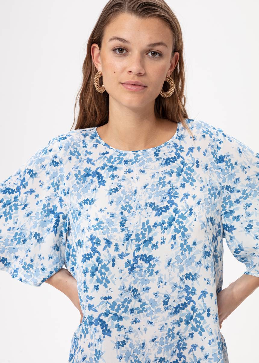 roswear Women's Short Sleeve Paisley Shirts Casual Summer Floral Tops V  Neck Tunic Tops to Wear with Leggings Black Small at  Women's  Clothing store