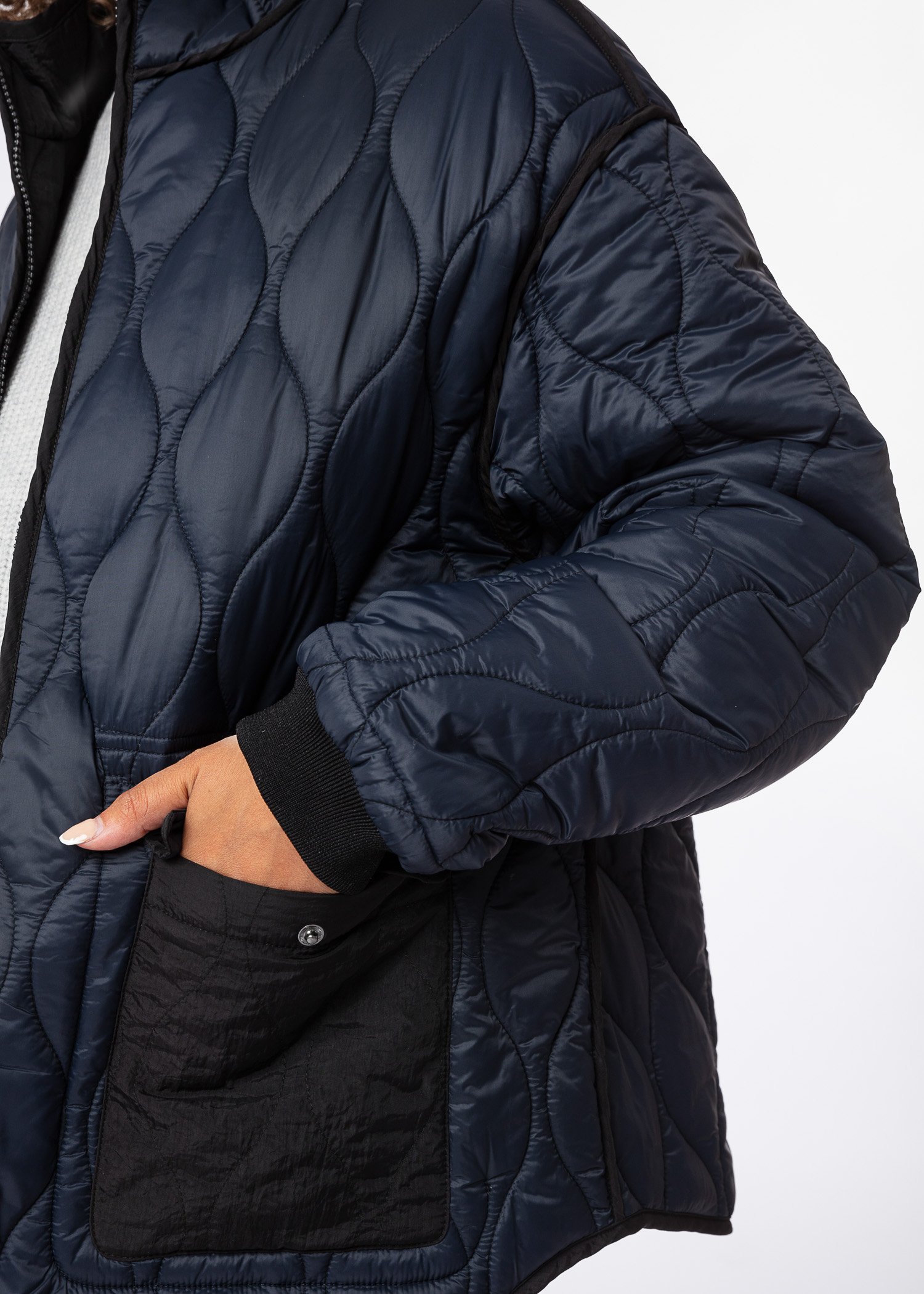 Quilted reversible jacket thumbnail 8