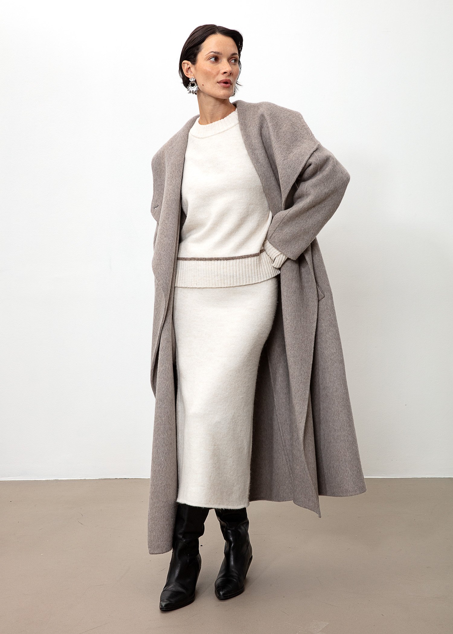 Grey long wool coat thumbnail 1