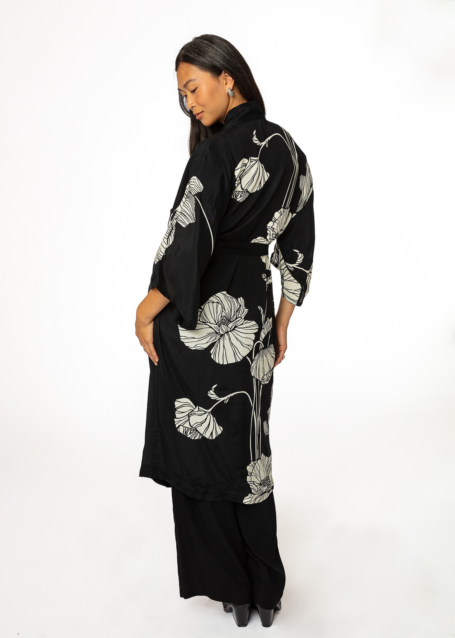 Black satin kimono thumbnail 4