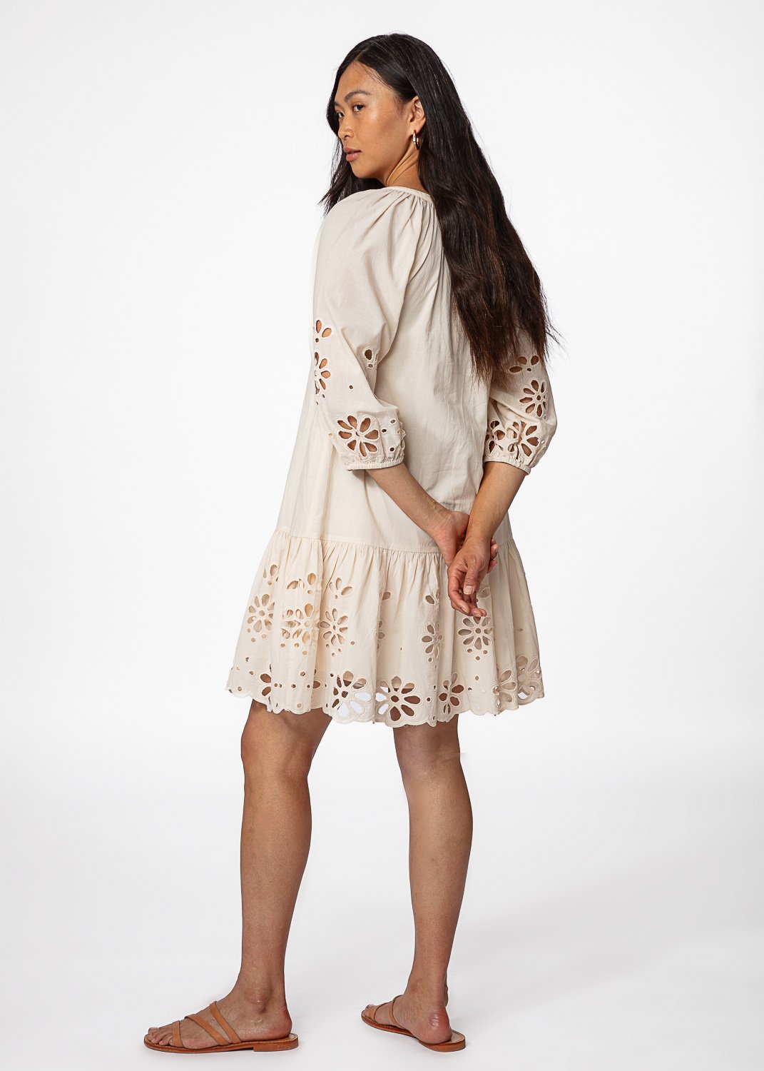 Beige dress in broderie anglaise thumbnail 4