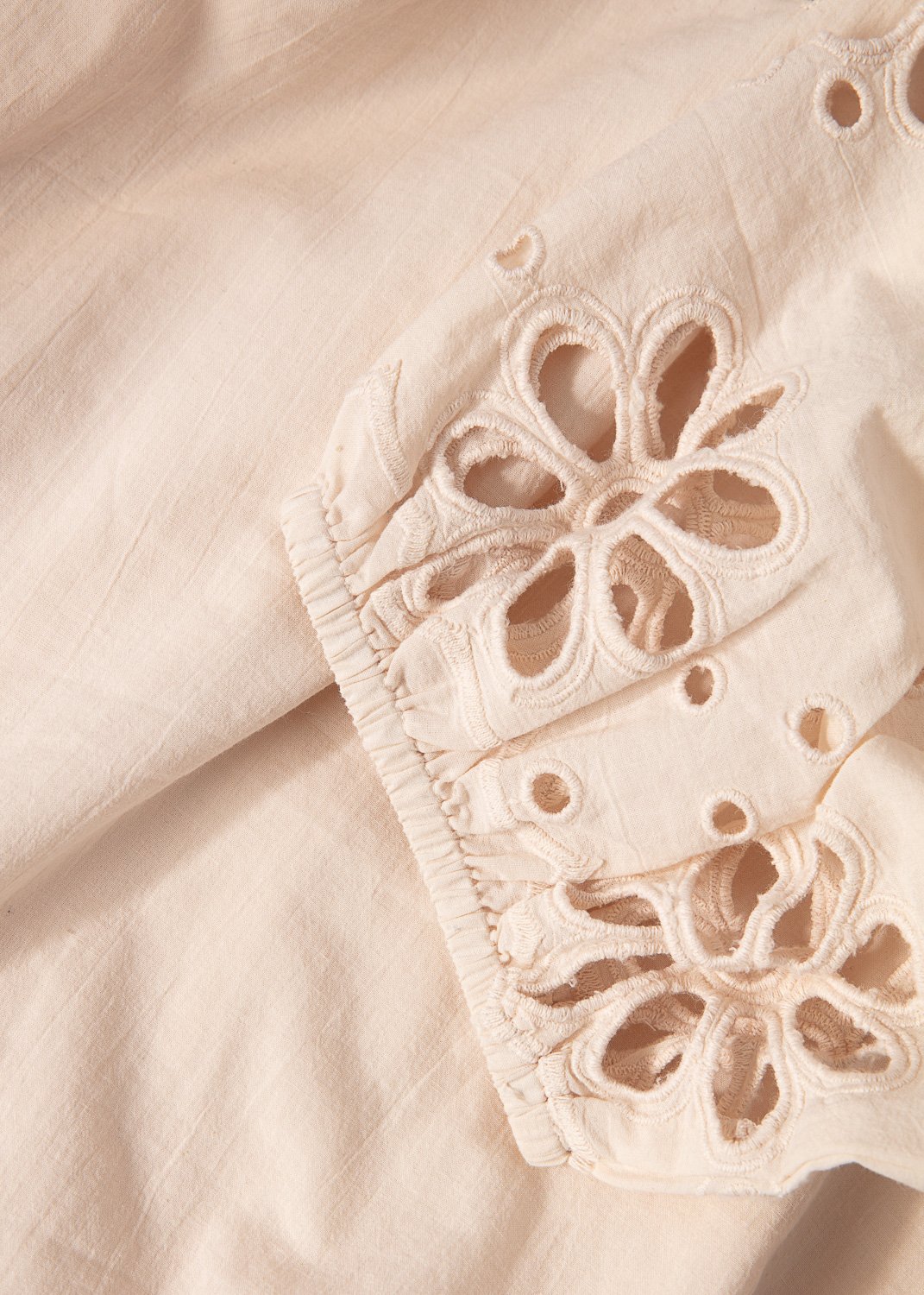 Beige dress in broderie anglaise thumbnail 6