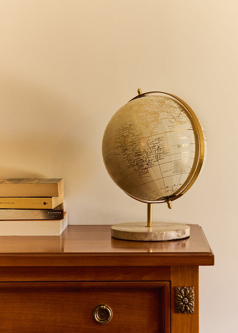 Decorative globe  thumbnail 1