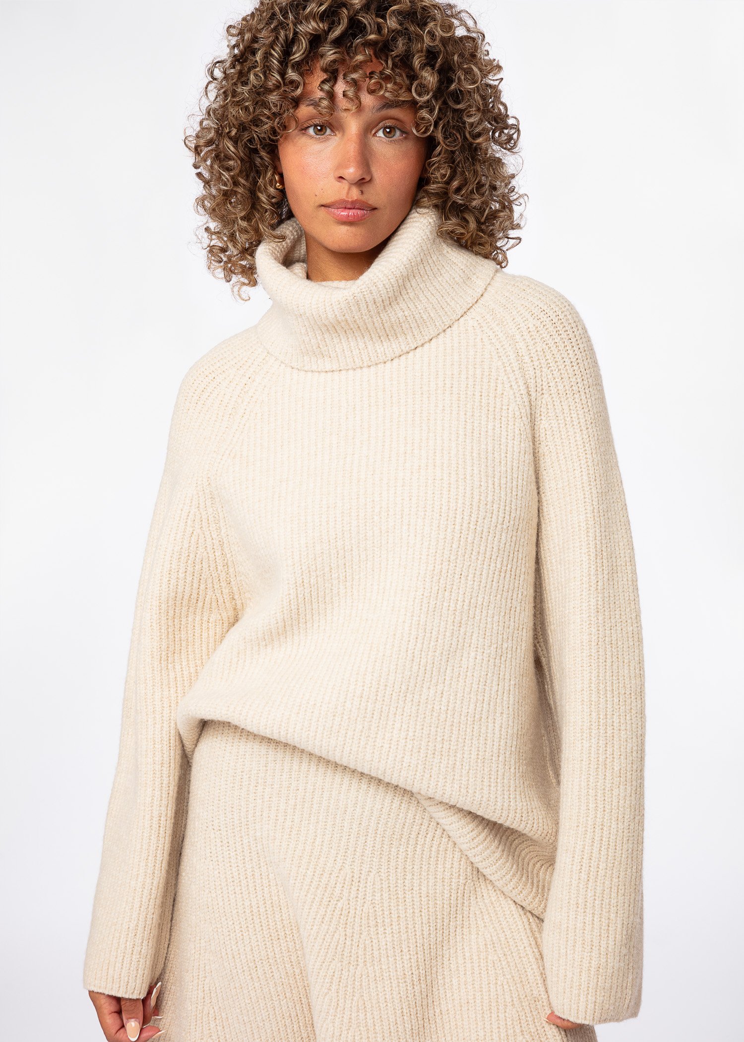 Beige knitted sweater thumbnail 0