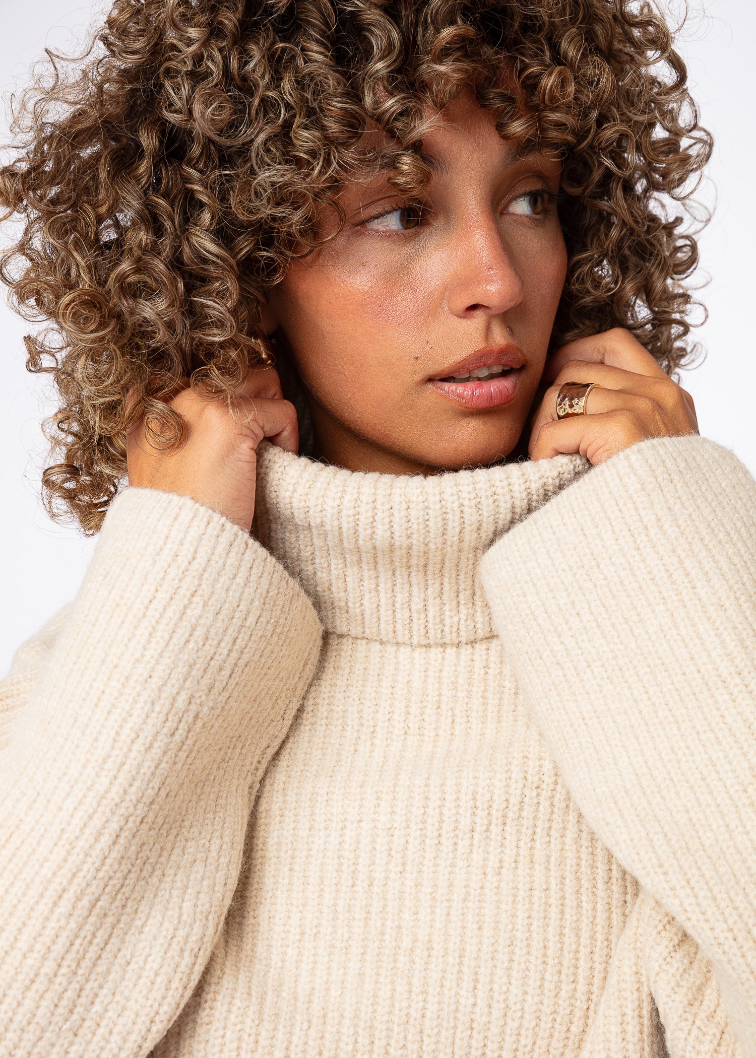 Beige knitted sweater thumbnail 2